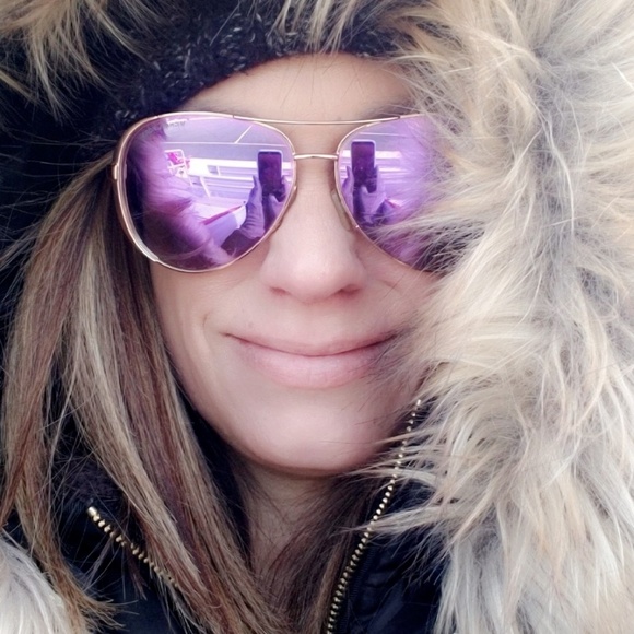 Meet your Posher, Rebecca - Picture 1 of 1